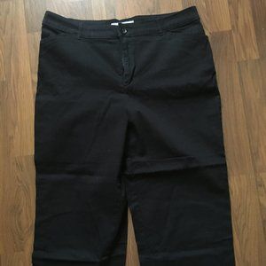 Women Size 12 Croft & Barrow Back Capri Pants